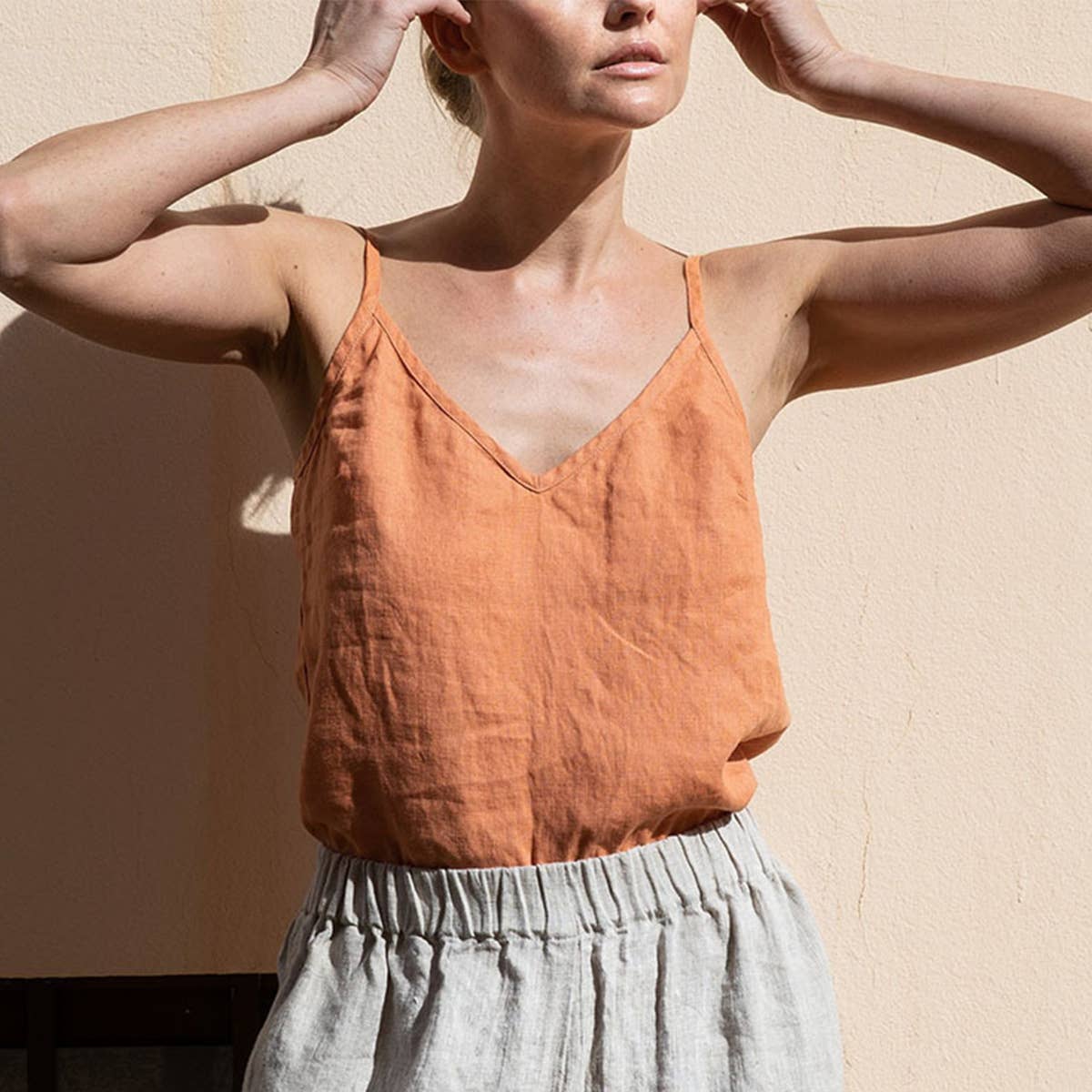 COTTON AND LINEN V-NECK SLEEVELESS UNDERCOAT_CWTTK0470