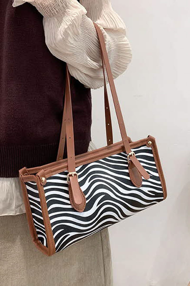 ONE SHOULDER HORSE PATTERN BAGUETTE BAG