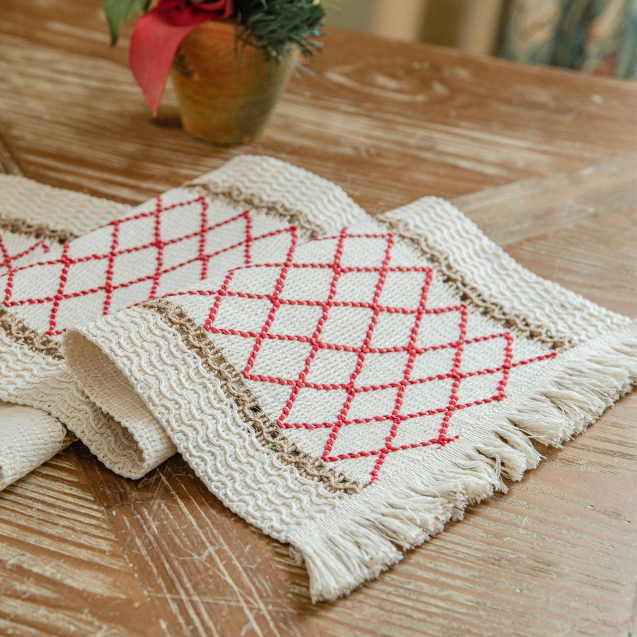 MULTI PATTERNED TABLE CLOTH TABLE RUNNER