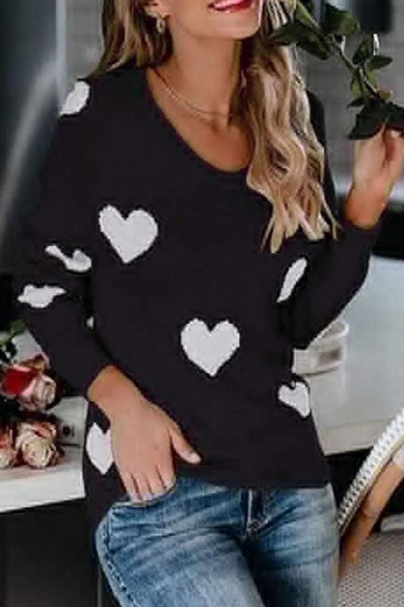 WOMEN HEART PRINTING LOOSE FIT KNIT SWEATER - Doublju