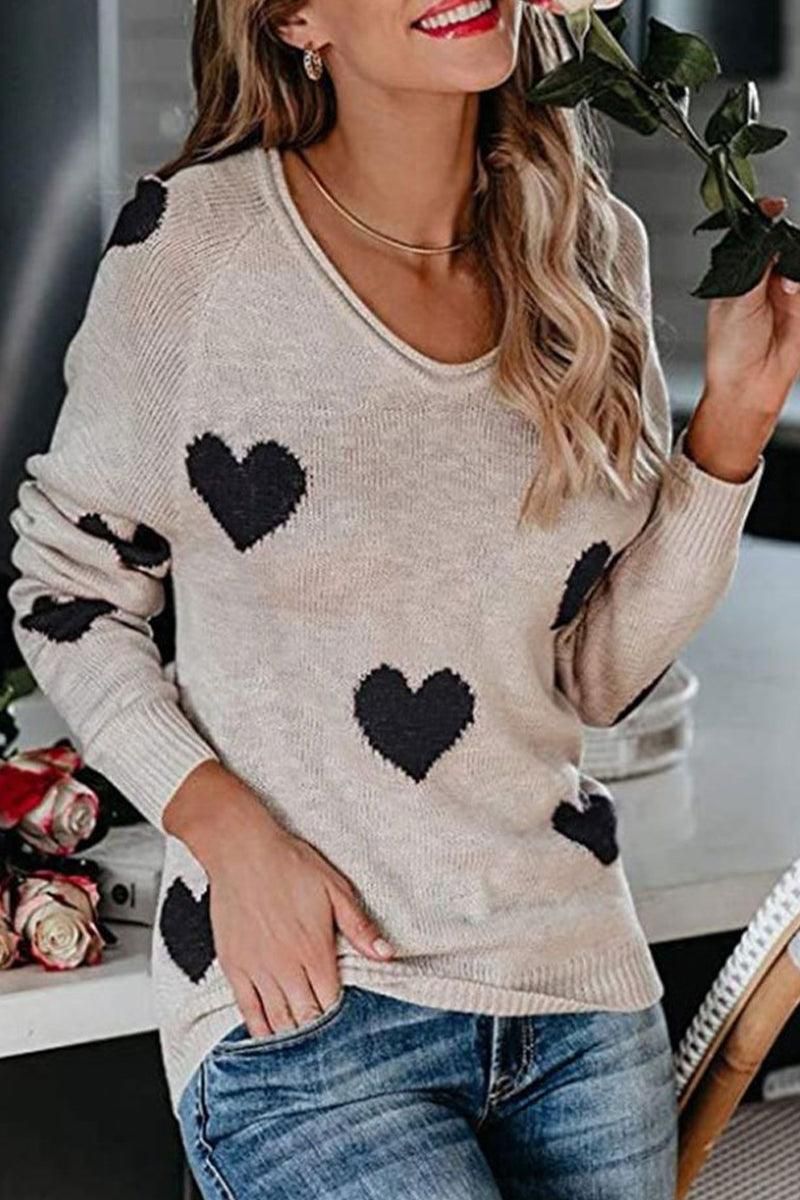 WOMEN HEART PRINTING LOOSE FIT KNIT SWEATER - Doublju