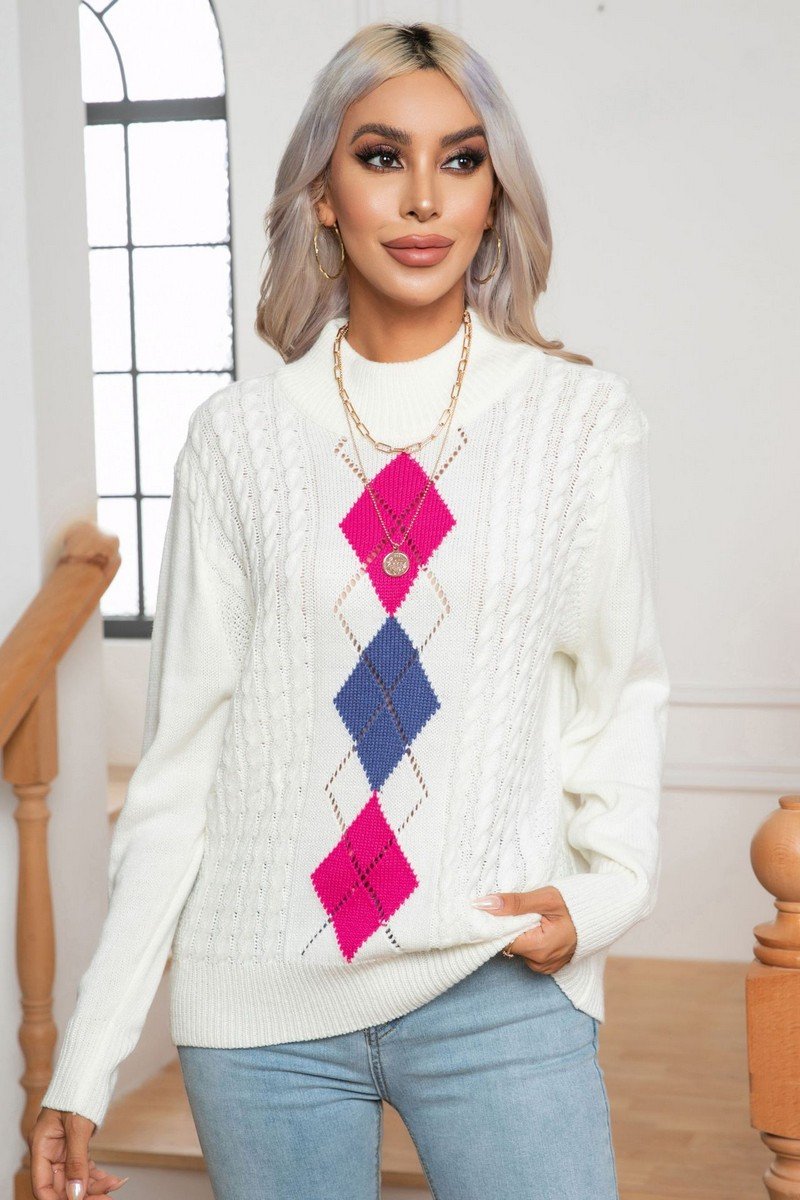 WOMEN COLOR MATCHING DIAMOND TWIST SWEATER